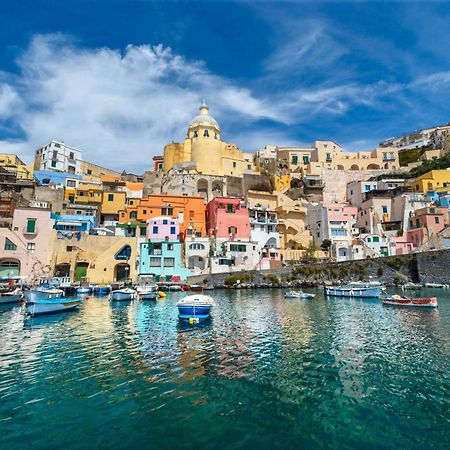 De Lamartine A Marina Di Corricella Procida Bagian luar foto